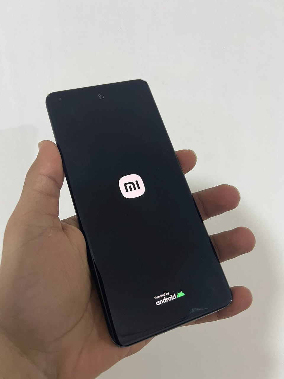 Mi 11 ultra global (256/12)
نسخة عالمية بنضافه ٩٥٪؜ لون اسود 
لمس كأمره اتصال بصمة وجه كله شغال 
خلله الوحيد بصمة الإصبع بسبب تبديل البطارية 
*********** واتساب فقط 
المكان حله السعر مراسلة واتساب
