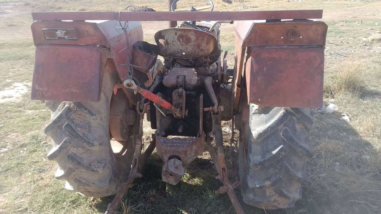 السلام عليكم عنتر للبيع موديل 83.  سعرها 3/250وبيها مجال


**إذا كنت صاحب هذا الإعلان وتريد حذفه لأي سبب، رجاءا أرسل رسالة إلى الدعم الفني**