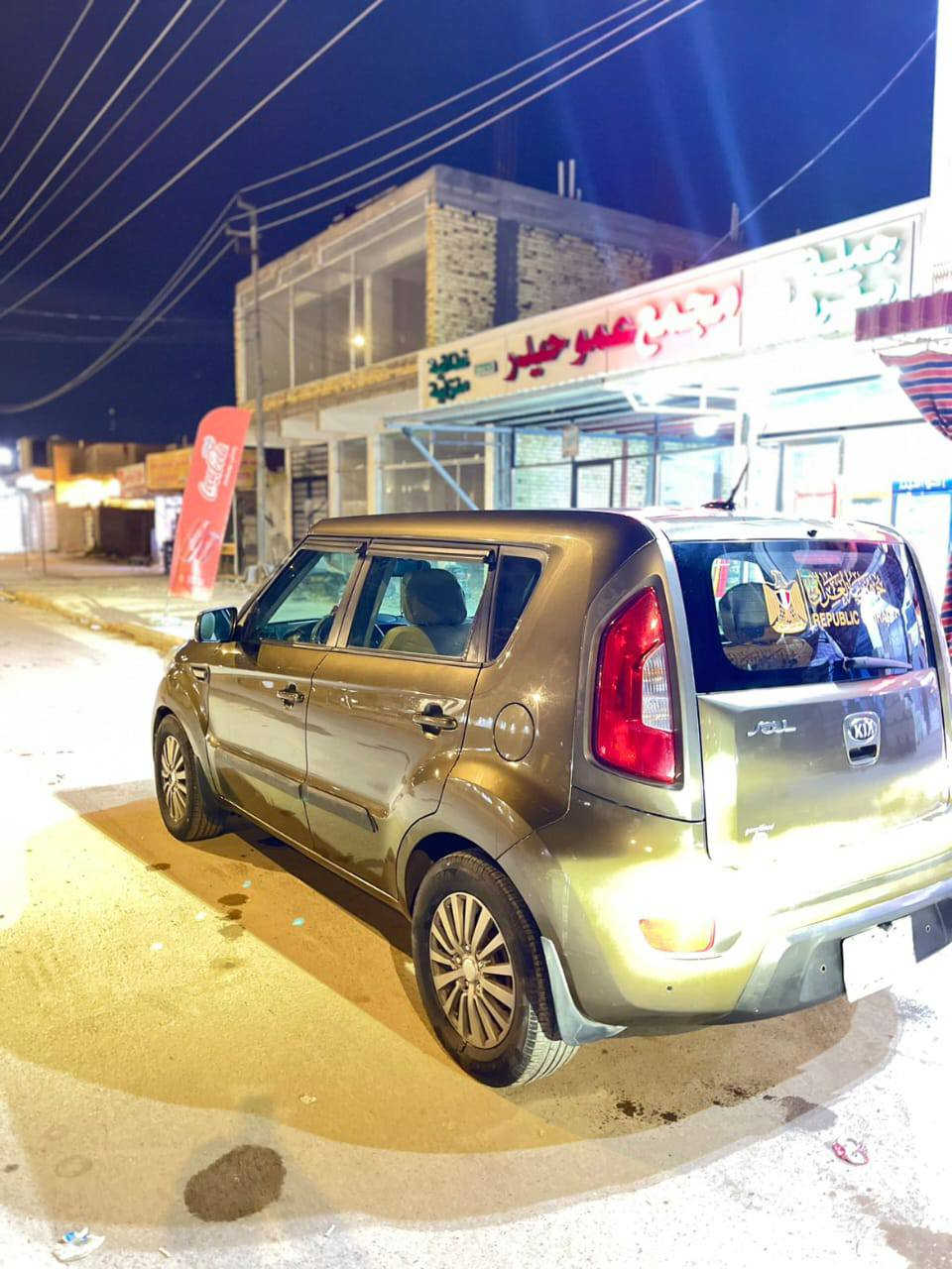 عندي سيارة كيا صول موديل 13 واسط تحويل ثاني يوم سعرها 88 ورقة وبيه مجال مكاني واسط الكوت منطقة الخاجية شارع 40 رقم موبايلي ***********
