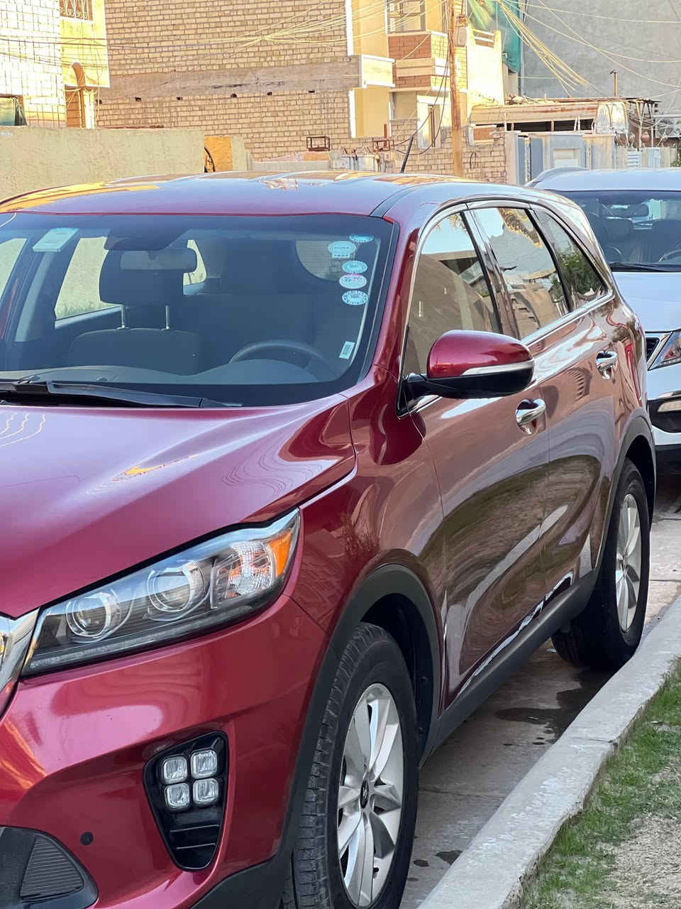 سورنتو ٢٠٢٠ أمريكية رقم شمالي 
(حادثه فقط دعاميه كلين بدون صبغ بدون ايرباك )
مواصفات 

٦ سلندر 
شاشه 
فول تحكمات ستيرن
٧ راكب 
كراسي كهرباء
وباقي المواصفات العاديه 
مكان عامريه بغداد سعره 198 وبيه مجال للإستفسار ***********
