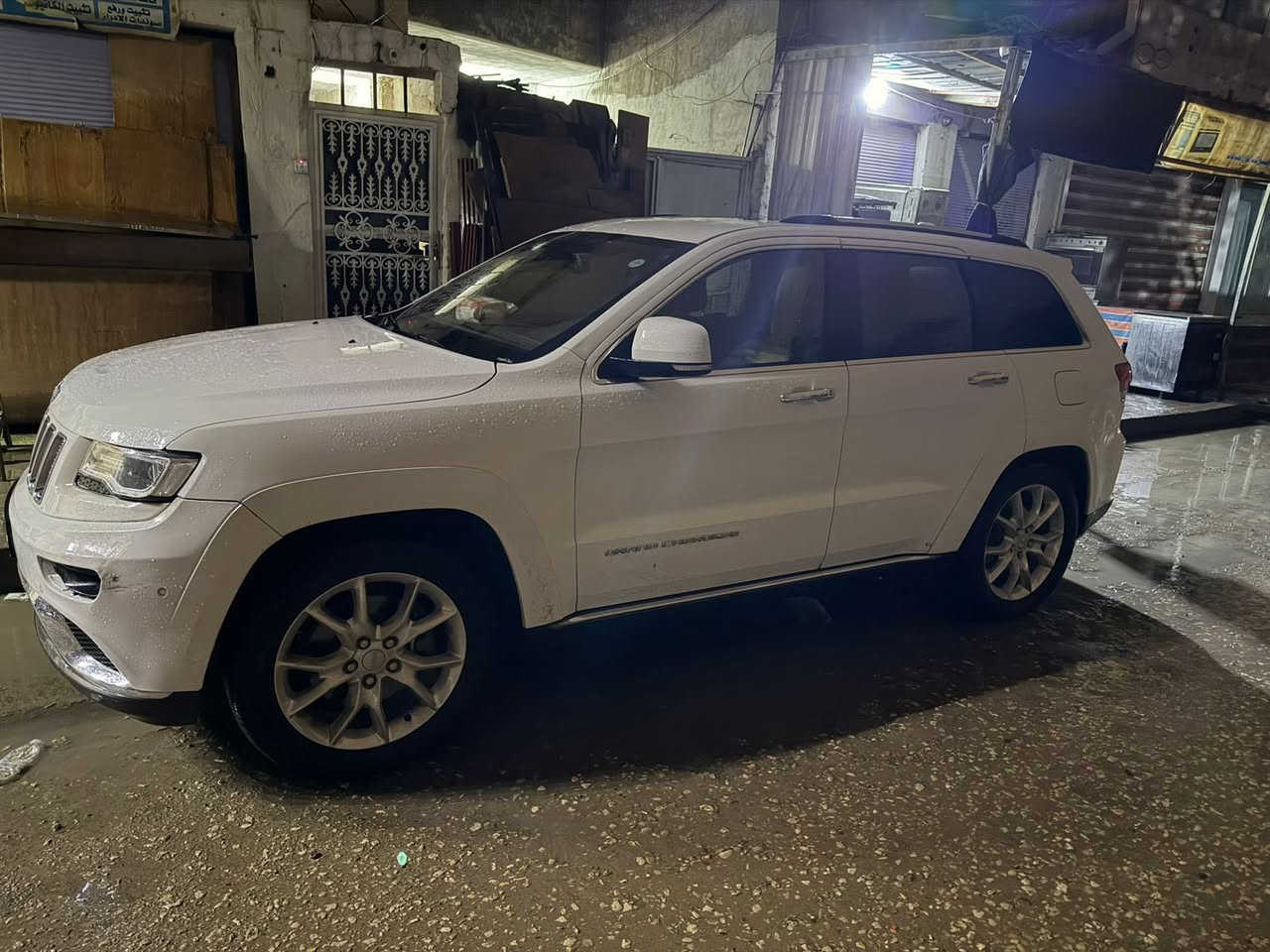 جيب كراند شيروكي
موديل 2017
لون ابيض ثلجي
ادوات حديده السيارة 
متوئم كامل شرط الحاسبه 
ارقام اصلية
كصة وحده فقط
سومات اعله فئة بلجيب فول للاخير معروفه مواصفاته
وارد كندي داخله كلين
رادار امام
رادار خلفي
رادارات جانبيه
دمام خلفي+سستم سماعات هارمن كار
تبريد تدفىه كشنات امامي
تدفئة كشنات خلفي
حساس امامي خلفي
لايت خليجي ابو اللد
زراك لايت
ترحيب علامت سومات انارة عند فتح الباب
جنطة كهرباء
وضعيات قياده 
مري شفط
تشغيل عن بعد
دواخل مو اسود لون قهوائي
ايرباكت كله سليمه
تبريد ثلج
السيارة مفتوحه سرعته شرط 240 تقفله
محرك مبدل مال 2014 
انسه الاود ونز كله بانزين عادي
وبعد بيه مواصفات هواي
السعر 105 وبيه مجال
استفار اتصل
***********
