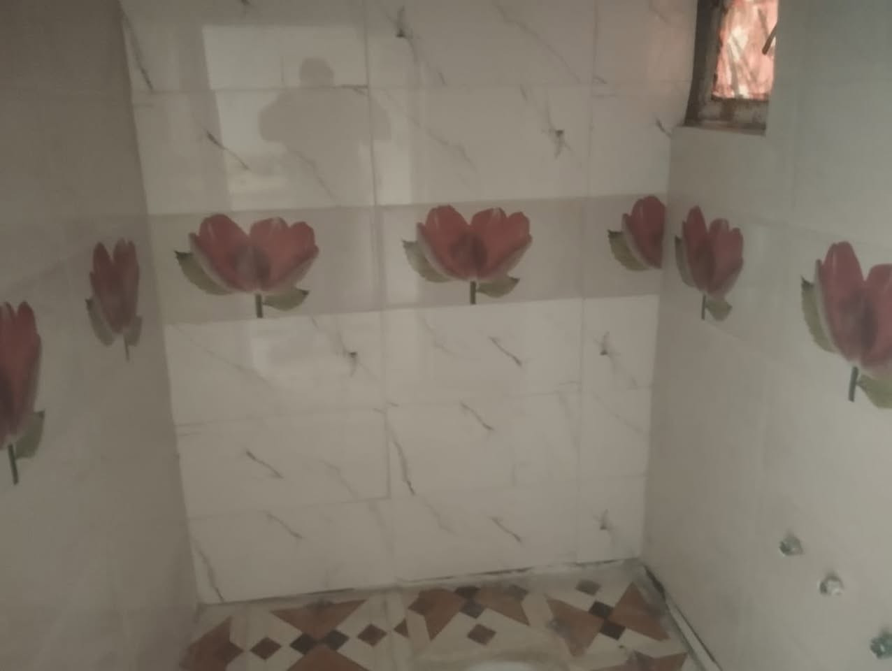 السلام عليكم بيت للبيع يتكون من غرفتين ومطبخ وصاله حي غازي قرب الحولي بمساحة150م ومشتمل 100م ما كامل واصل للسقف البناء نضيف وعالي عن الشارع السعر 24 الاستفسار ***********
