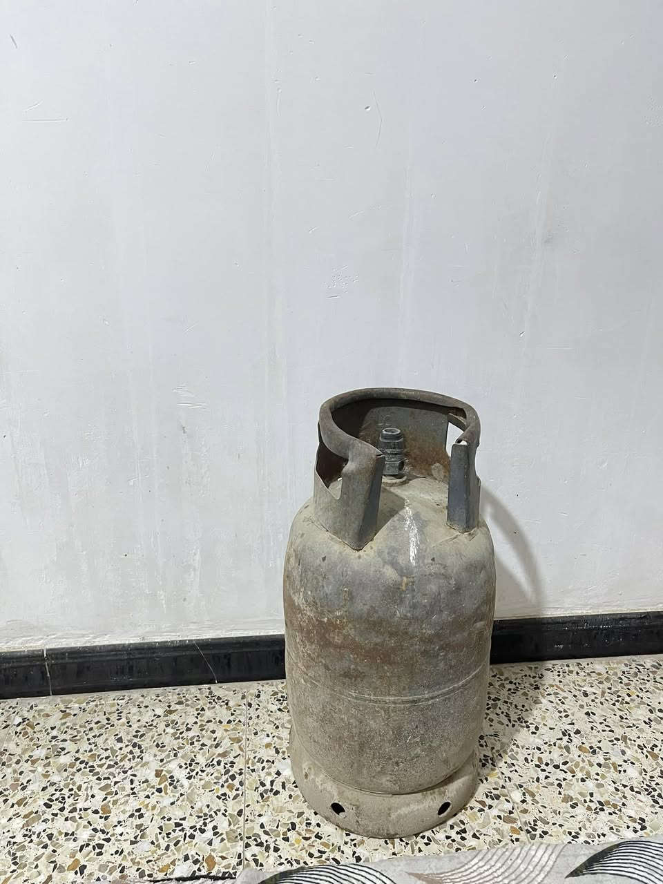 السلام عليكم 
طباخ مع منظم اصلي مع قنينة غاز بيها نص تقريبا
السعر 85 الف و بيهن مجال للطيبين
ذي قار / حي اور 
للاستفسار المراسلة واتساب ***********
