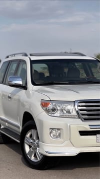 لاندكروزر GXR • ٢٠١٥ • ٩٨٠٠٠ كم