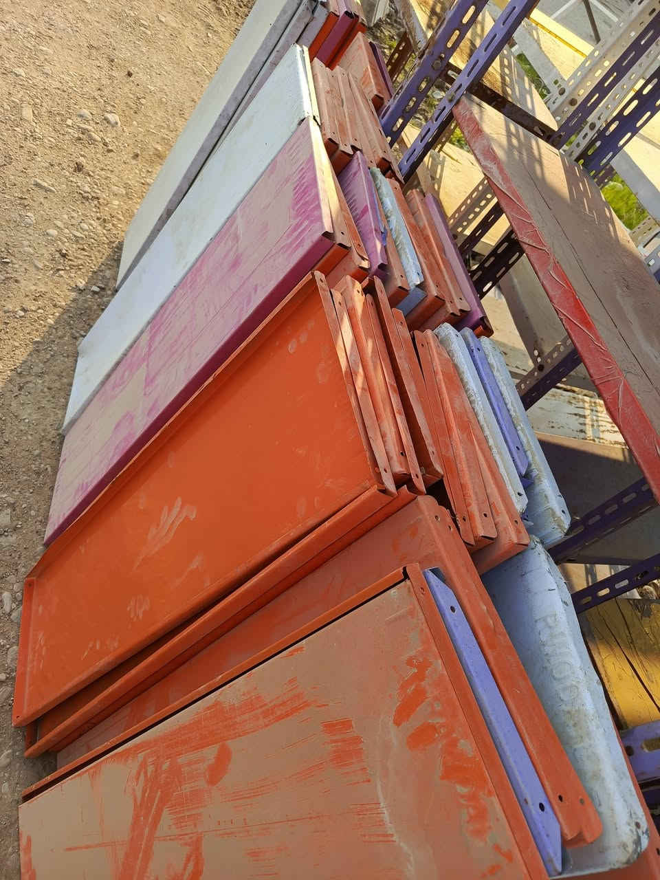 رفوف حمال مع رفوف تركي ابو سله للبيع رقم ***********
