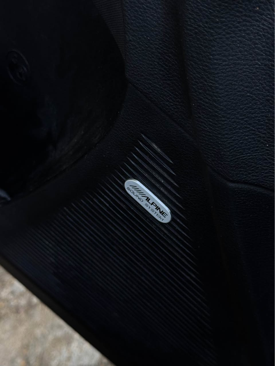 جالنجر 2018 ماشيه ٨٣ ميل 
حادثه قطعتين بنيد وجاملغ 
شاصي لغد ايرباك كير محرك اكسل كفاله 
وبيه جاملغ السايق بل عراق نصبغ ضربه خفيفه كلش يعني تلث قطع  دواخل بجم كفاله السياره شاشه جبيره سماعات الباين كشنات حضن 
+ عليه شوته رياضي سعره ٢٥٠  دولار 
+ برمجه ٤٠٠ دولار 
+ اكزوز كورسا ٢٠٠ دولار  
فجوج وفلنجه ودسكات مال RT 
سعره 168 وبيه مجال مكانه بغداد الكرخ 
بسمي هزه جديده تروح بس تحول 
ملاحضه بيه جاملغات نفسهن المصبوغات صاير بيهن  بارد 
يعني نفس قطع اتصلل وفهمك 
*********** بغداد, العراق
