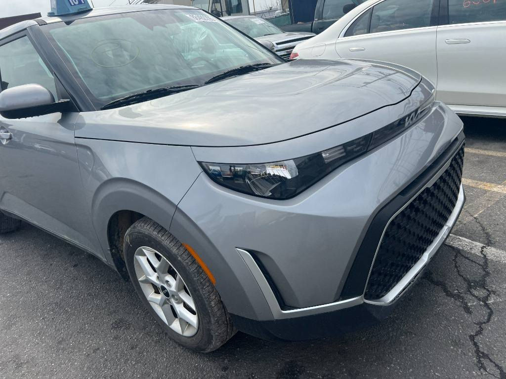 سلام عليكم صول موديل 2023
حادث السياره جاملغ الخلفي وصندوك 
عل بارد بدون صبغ ماشيه 44 دخول جديد
وارد امريكي نص فول رقم سياره بغداد 
مكان سياره بغداد السعر 165وبيه مجال 
وموضحه السياره بل صور رقم 
رقم الهاتف ***********
