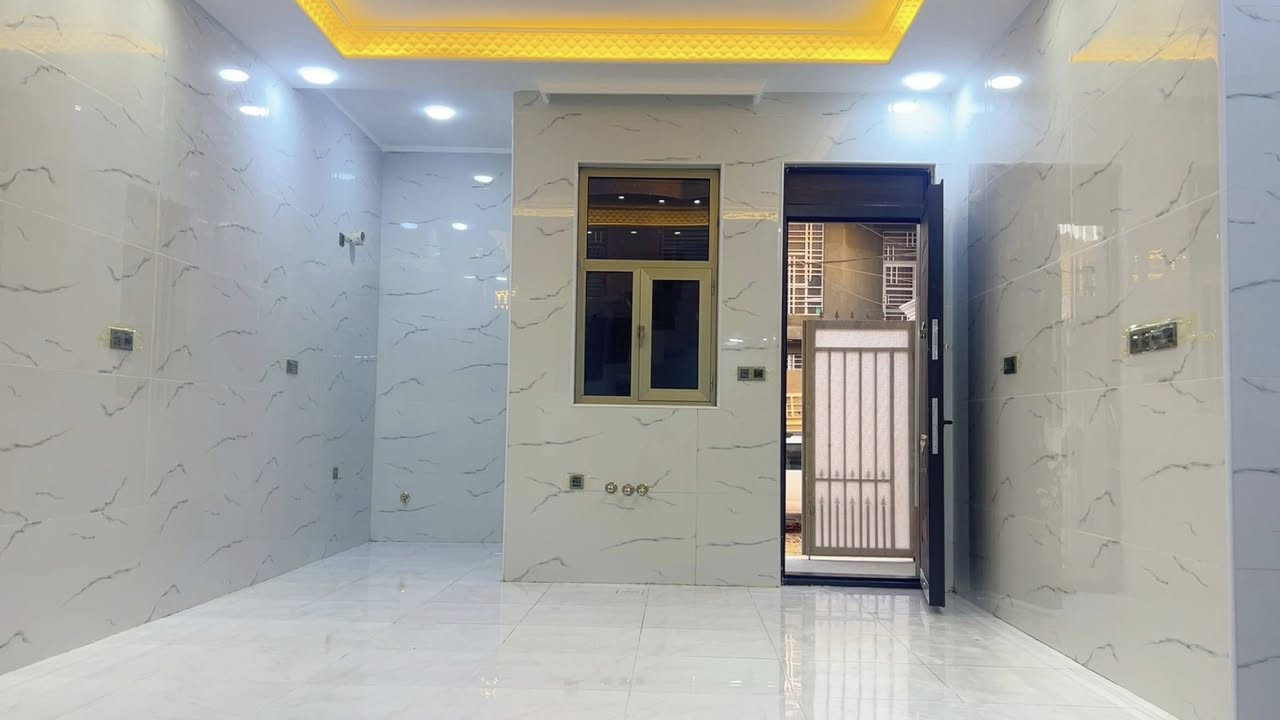 ،،بسم الله الرحمن الرحيم ،،
السعر 195 وبي مجال 

مشتمل ركن مربع على شارع 15 منطقة الخاجية خلف أفران العراق 
المساحة  100 متر
المنطقة فول خدمات 
ماء مجاري كهرباء تبليط حاليا جاي بشتغلون بي 

طابقين 
الطابق الأول غرفة نوم مطبخ حار بارد صالة كبيرة 
 استقبال
منور داخلي صحيات داخلية وخارجية
الطابق الثاني غرفتين نوم
صالة 
و صحيات 
جميع بورسلين البيت اللواح 60*120 نوع هندي
بايات الدرج مرمر 3سم
محجر المنيوم زجاج مقسى 

علما المشتمل مؤسس سبالت دفن
كامرات 📷 
إنترنت 🛜 
الإسلاك الكهربائية نوع فنار السعودي ومواد الماء التركي نوع بلسا والمجاري ألماني 
  شغل درجة اولى بمعنى الكلمة مواد الماء والمجاري والكهرباء درجة اولى مع الضمان
أبواب خارجية قاصة تركي 
ابواب داخلية تركي ارتفاع 240سم 
 شبابيك ألمنيوم سلايت جام 10ملم 

الواجهه لبخ وسقل باستخدام اصباغ الجوتن العالمية ضد الرطوبة ضد التعفن الألوان ثابتة مع التطعيم بالفوم التركي 
 للاستفسار 
***********
***********
#الجميع
