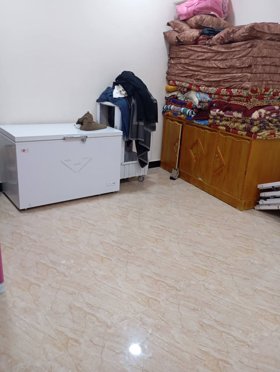 السلام عليكم ورحمه الله وبركاته بيت للبيع في بهرز منطقة برغه المساحه 100م طابقين كامل مكلف بالنشر رقم صاحب البيت ***********
