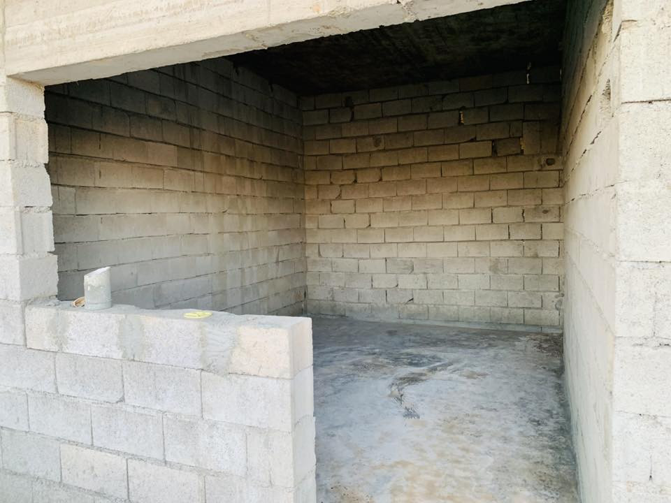 السلام عليكم
هيكل للبيع 
متكون من غرفتين 
وحده 5-4والثانيه4-4
هول5-4
مطبخ5-4
ربعه 7-3.5
الهيكل مؤسس مي ومجاري ومصبوب صبه ناعمه
يبعدعن سايدين المضهوريه150متر
ويبعدعن التبليط الفرعي 20متر
مساحه القطعه230ومساحه البناء 170
للاستفسار الاتصال على الرقم
***********
مكلف بلنشر
