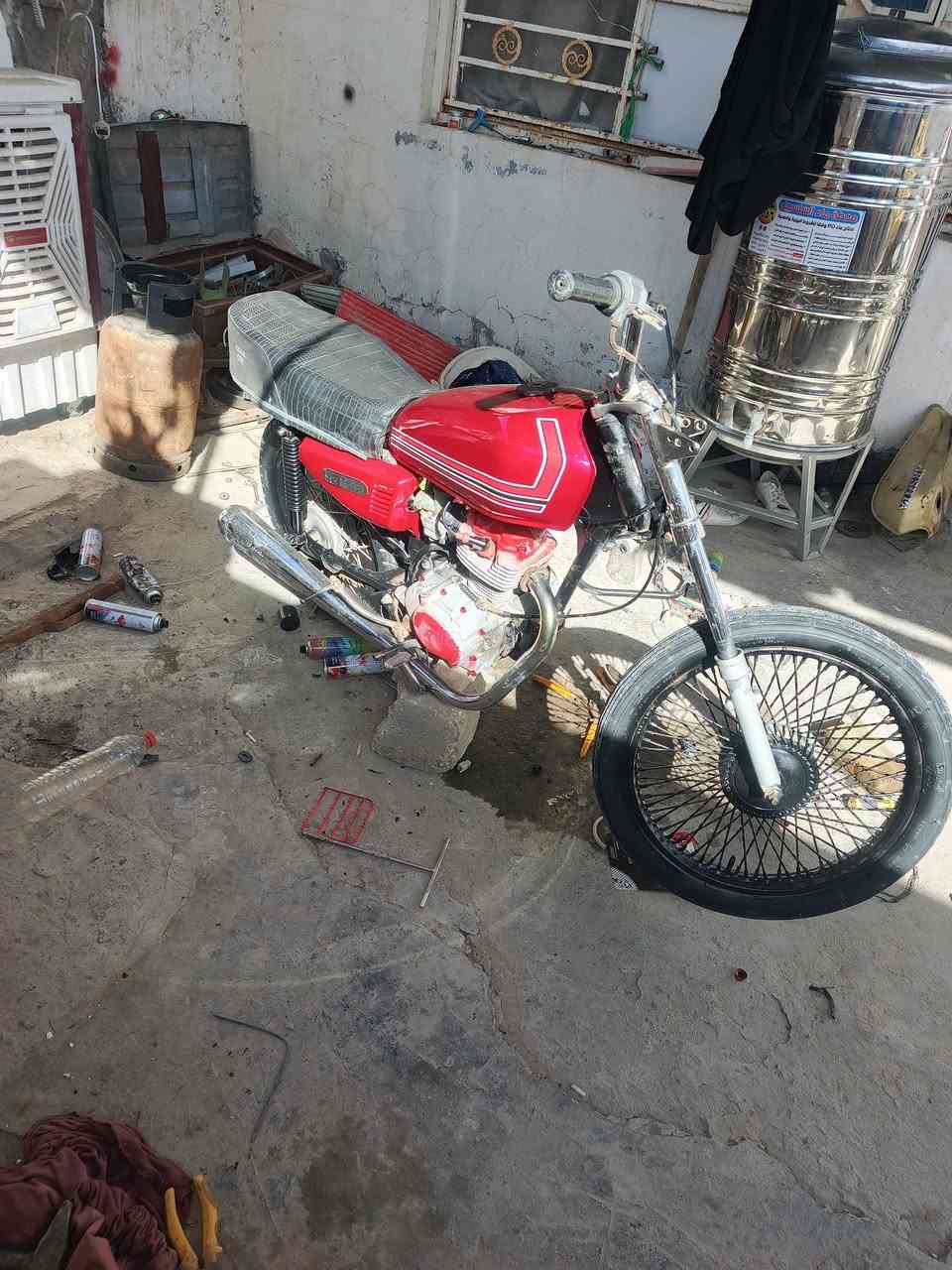 سلام عليكم ارشه للبيع موديل 15كلك  رقم شاصي بليته بيها مكينه ناعمه خير من الله لا نضوح ولا تبخير تانكي صفاحيات كشن صالنصه جدد دراجه شوفت عينك سعرها 250 وبيها مجال *********** مكاني شارع 80
