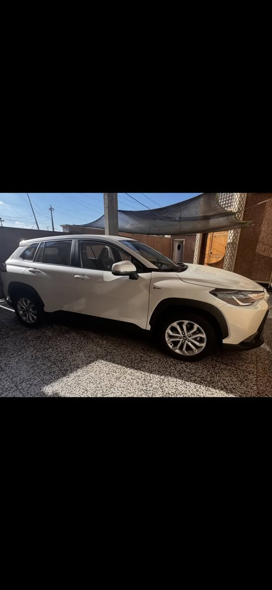 السلام عليكم تيوتا فورنتلاندر موديل 25 للبيع
سيارة نص فول 
ممشاها 9 الاف كيلو
سيارة بحالة الوكالة ونظافتها مثل متشوفون بالصور
للتواصل***********
