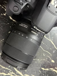 كاميرا كانون 850d • عدسة 18-135 • شاشة قلاب لمس