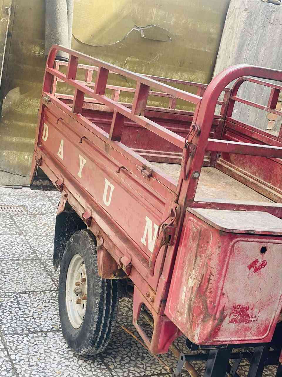 السلام عليكم ستوته دايوان موديل ٢٠١٥ حلوه بلاديه اوراق المصطفى اصوليه كهربائيات كلها شغاله مانقصها اي شي المحرك بي بخار قليل العنوان بغداد الرشاد (***********) السعر (950) وبيهه حك الجيه
