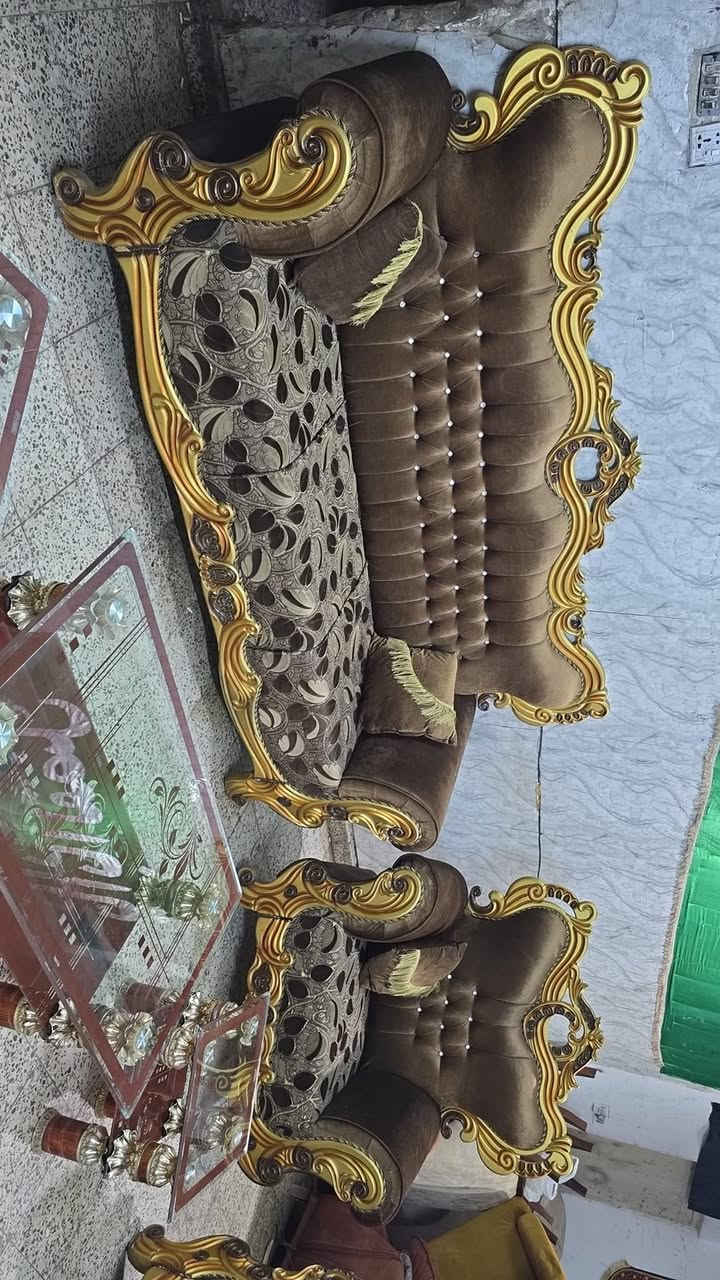 تخم ملكي رئاسي 10 مقاعد نضافته 100\100 اخو   جديد مع طبلات  استخدام قليل كلش  السعر 400 بي مجال المكان البياع الاستفسار اتصل عل رقم *********** بي وتساب
