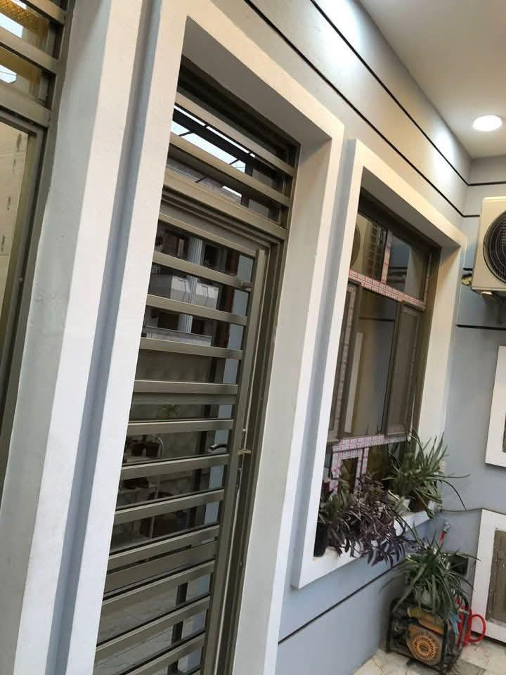 بيت للبيع 50 متر 3 طوابق الواجهة 5 نزال 10 عنوان البيت الدورة خلف مدرسه النهضة 
جنس البيت زراعي سند 25 
للتواصل اكثر *********** 📱
📱***********
