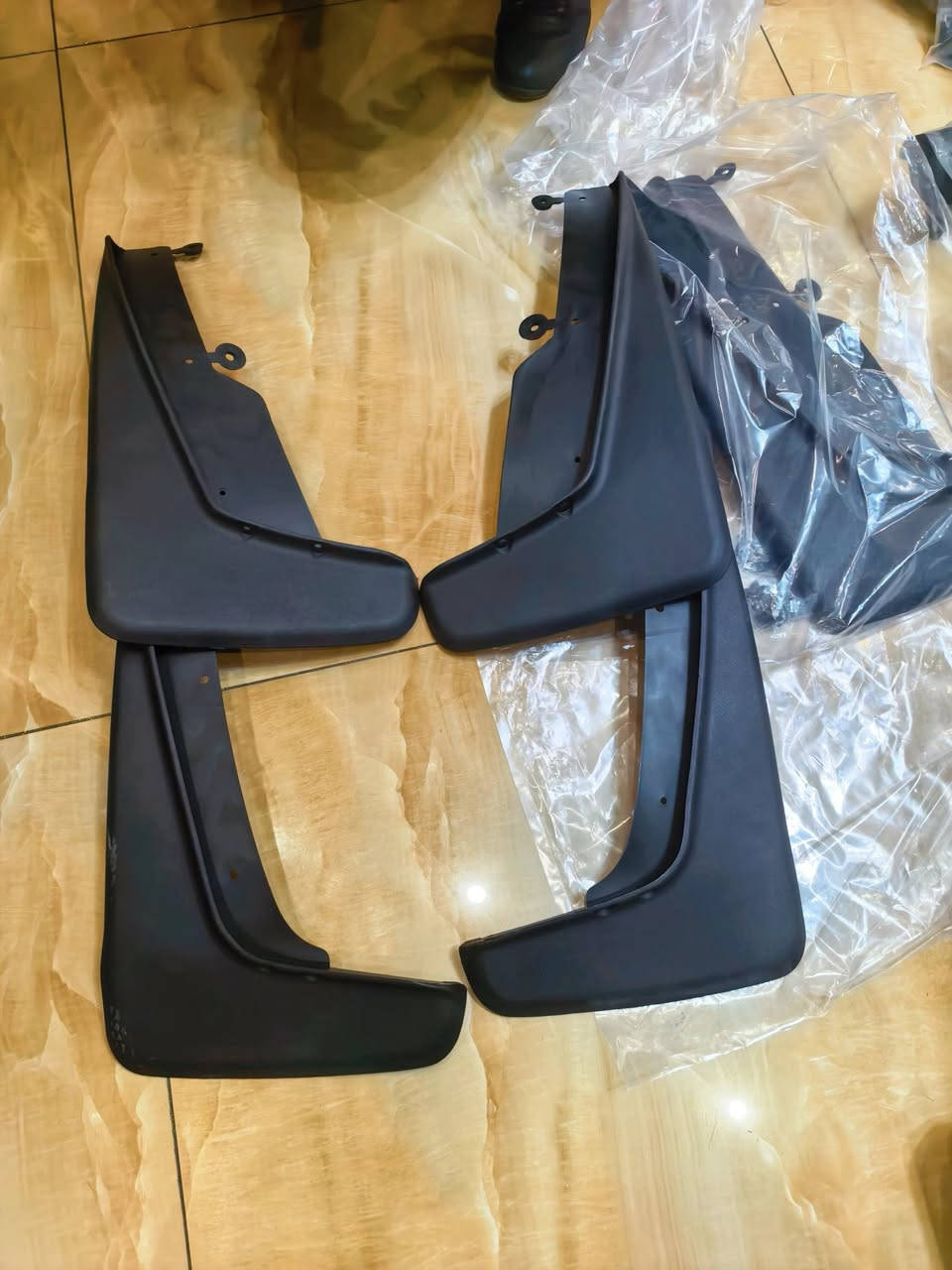 🚗 واقيات طين قالب بلادي لدورنكو  

متوفر الآن واقيات طين أصلية (قالب بلادي)  
مناسبة لسيارات دورنكو موديل 2011 إلى 2026  

✅ جودة قوية وتحمل عالي  
✅ تحمي السيارة من الطين والحصى  
✅ تركيب سهل وشكل مرتب على السيارة  
✅ طقم كامل 4 قطع  

📍 متوفر الآن  
📞 للحجز والاستفسار: ***********

#دورنكو #قطع_سيارات #واقيات_طين #Dorango
