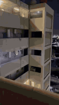 #عاجل_للبيع 🔥
شقة في الشقق الصفر ٢٨ نيسان 
فول جديدة بلادي واضافات ترميم ٢٠٢٥
تحتوي على ٣ غرف نوم + صالة 
مع حمام وتواليت ومطبخ ومخزن وبالكون 🤎🌴
من الطابق تشوف بغداد كلها 
 #السعر باقي عليها ٥٣ مليون
واصل لغاية شهر ٩ سنه ٢٠٢٦
القسط السنوي ٣ مليون
السعر المطلوب ١٧٨
للاستفسار الاتصال على الرقم التالي :   امين الزيدي صاحب الشقة ***********
