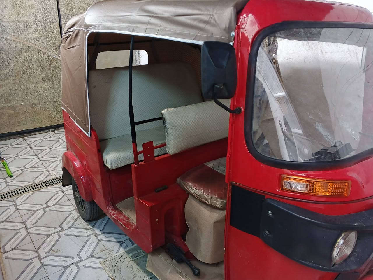 السلام عليكم تيك توك موديل 17 مصبوغه جماليه سعر ثلاثه وبيها مجال شيء قليل ***********
