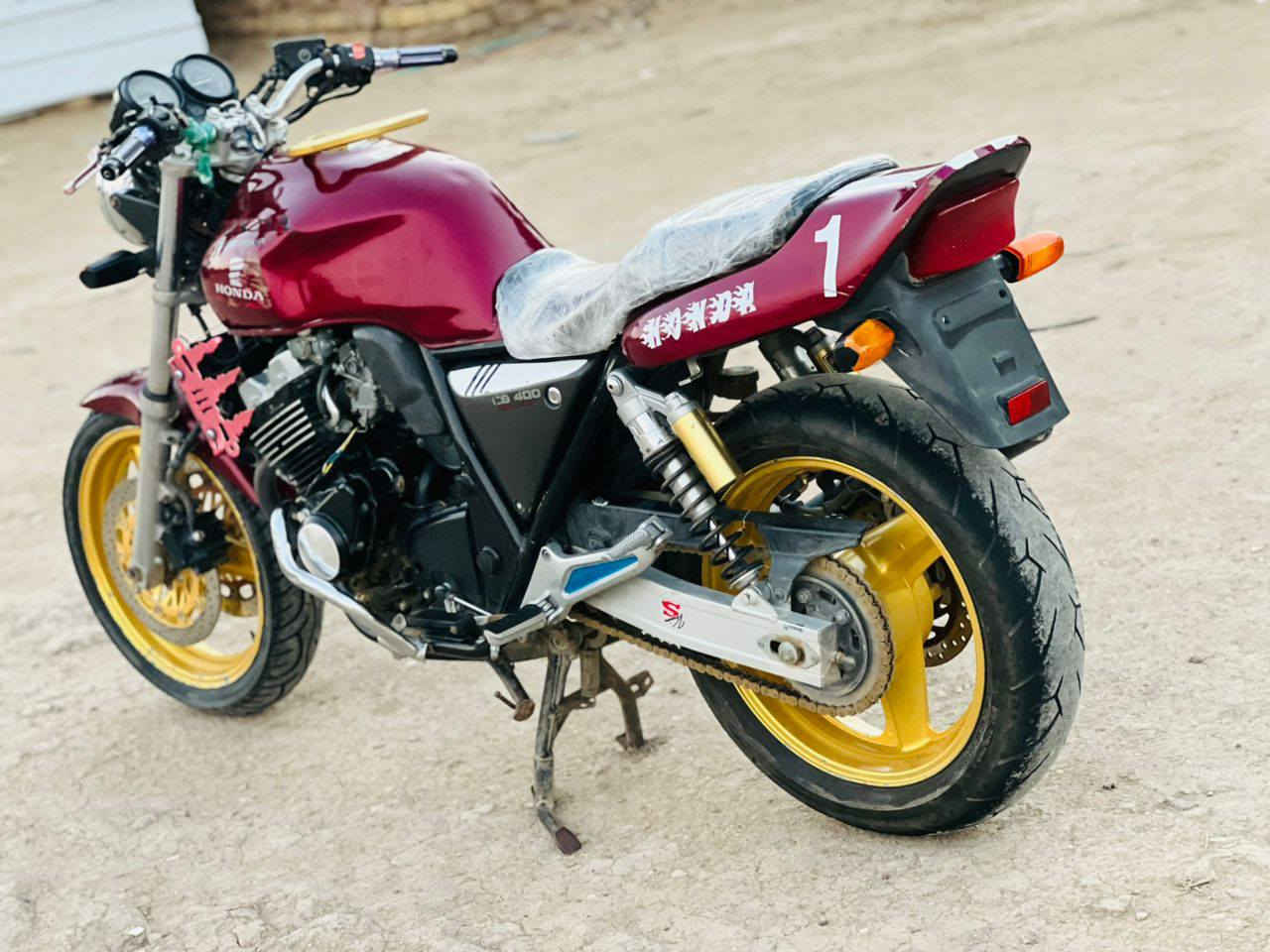 سلام عليكم دراجه سيبي فور 400لبيع مكفوله اوراق سكنر مكان الديوانيه قضاء البدير لتواصل ع الرقم ***********
