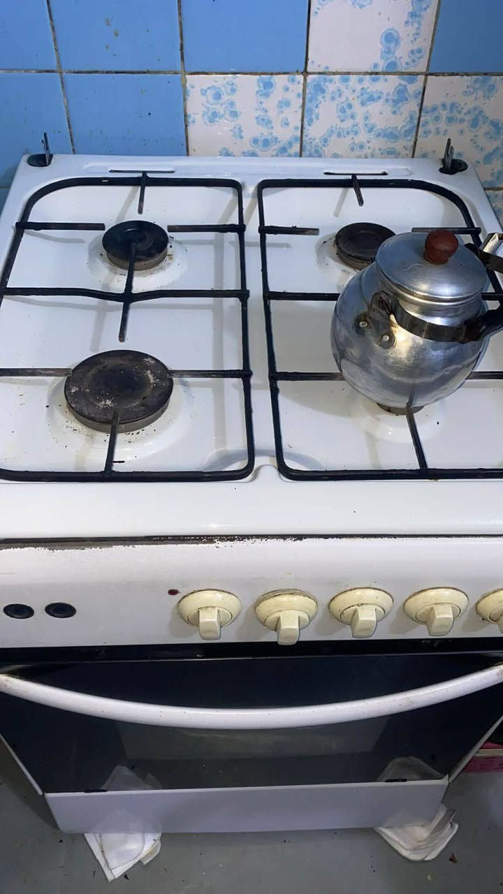 السلام عليكم أثاث بيت للبيع
الصباخ الكريازي الابيض ٢٠٠ 
الطباخ العشتار ١٢٥ 
الطباخ الابيض اربع عيون ٦٠ 
الكاونتر السنك ٧٥ 
الفلتر ٤٠ 
التخم الديوان ٣٠٠ 
الصوبه الزيتيه ٥٠
  وعندي توصيل الاستفسار الاتصال على الرقم***********
