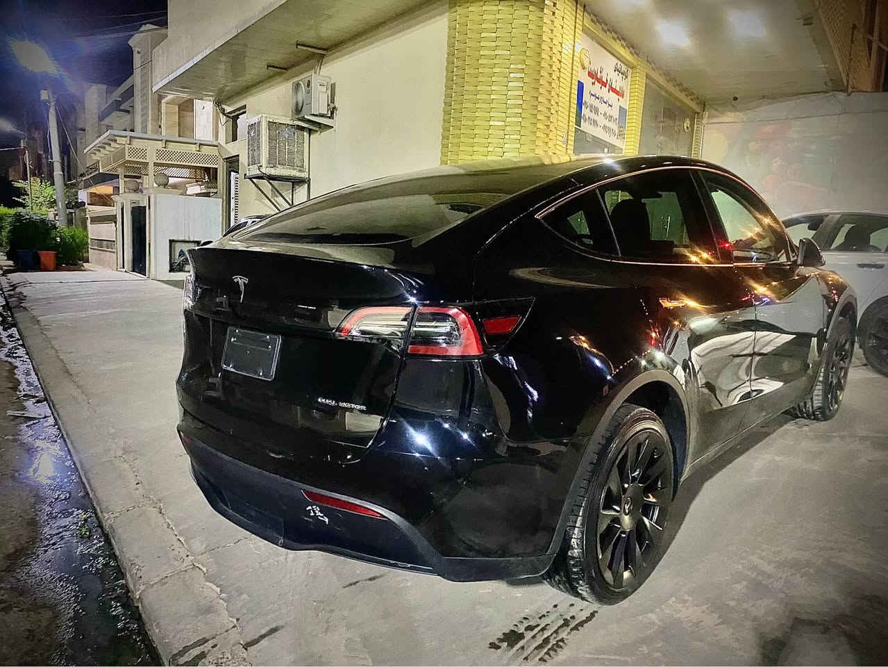 Tesla model y 2023 dual motor long range 
١٥ هه زار رويشتوه 
١ پارچه سبوغه
*********** أربيل, العراق
