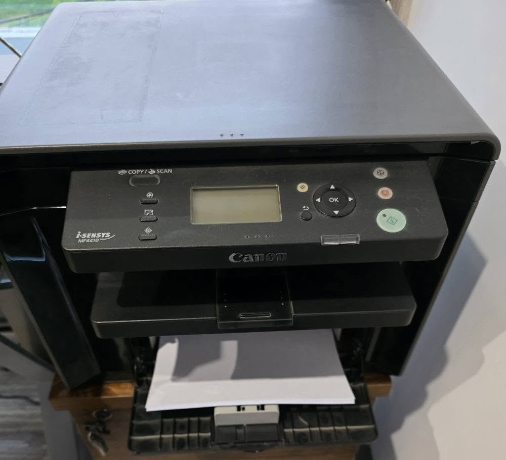 طابعة كانون 4410 ابيض واسود بحالة جيدة جدا ، ما واصلة مصلح ابد وعليها كارت جديد
للاستفسار الاتصال على الرقم 
*********** موصل, نينوى
