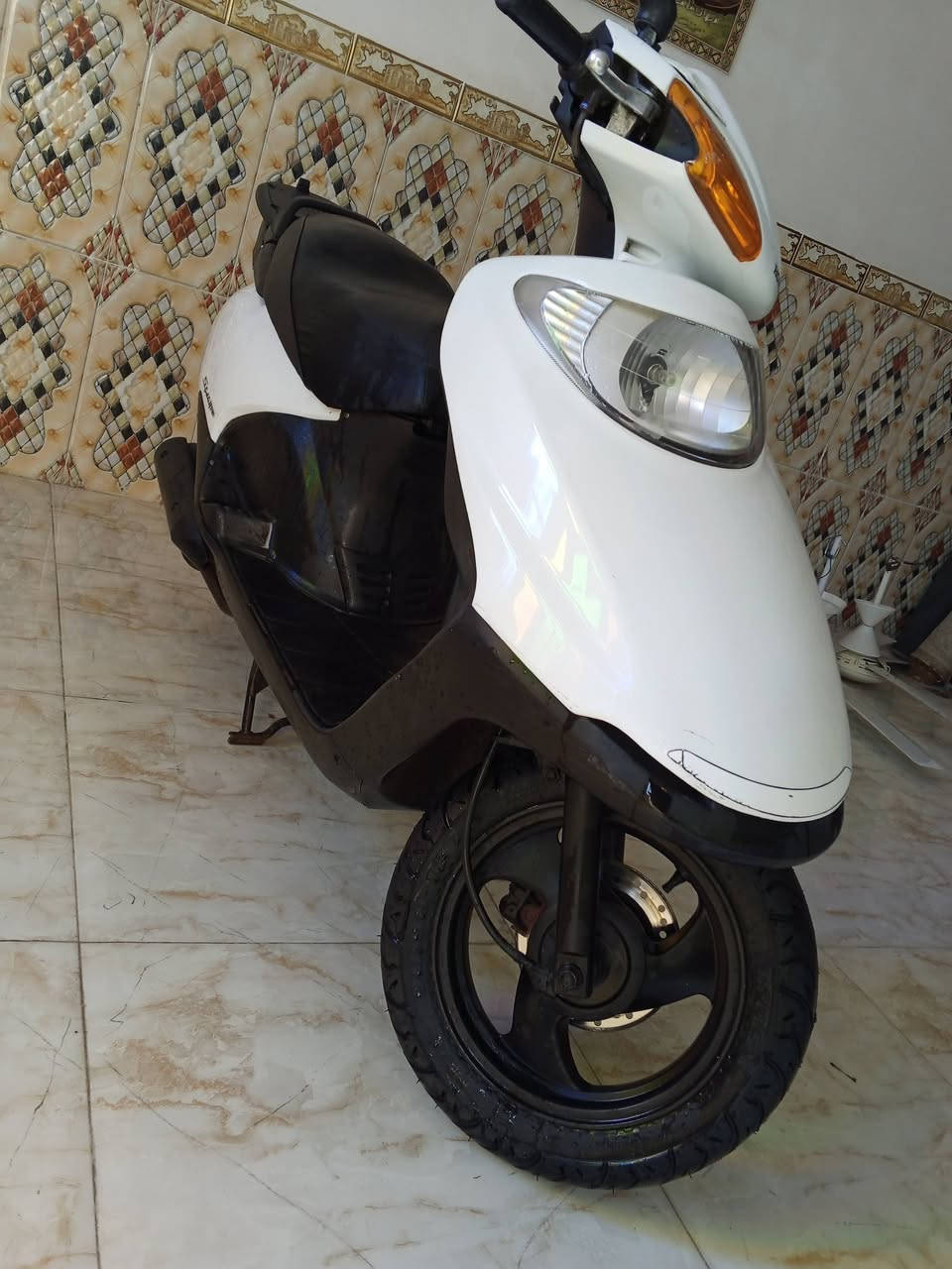 السلام عليكم
سبيسي ياباني للبيع مفتوحه مره وحده مبدل فقط بستم 

ناعمه كلش كهربائيات قفل جنطه قفل ستيرن كله شغال 

الدراجه نضافه100 بلميه معدل وشلعه فول

السعر 625 مكاني كوت حي الجها.   ***********
