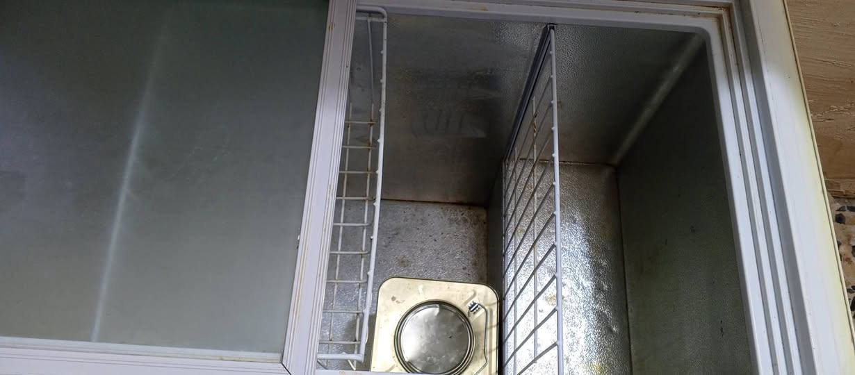 مجمده 12 قدم النضافة 60 من% السعر 150 وبيهه مجال قليل ***********
