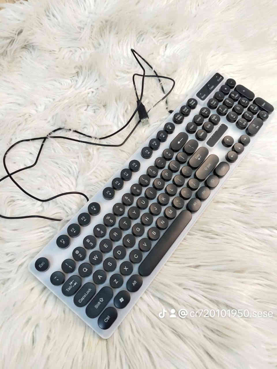 كل قطهة مكتوب عليها السعر
توصيل موجود داخل شهربان 
غراض امزون اوربي 
***********
