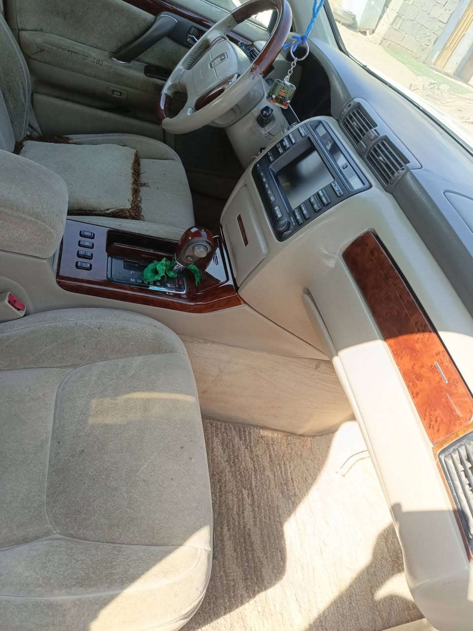 ملكة للبيع 
مكفولة من الكص (عدلة) شرط السونار 
كير محرك شرط الفحص 
تخم تاير جديد تبريد ثلج 
ويل كب نجمة 
سيارة كرستال أصل اربع دكم
محرك ديفور الكبير
ستيرن كهربائي 
بردة خلفية 
حدادية شرط الفحص 
السعر 90وببة مجال 
بيه استمارة الحجز كبل للتسجيل
 مكان السيارة ناصريه 
واتساب ***********
وكالة من ابو السنوية
