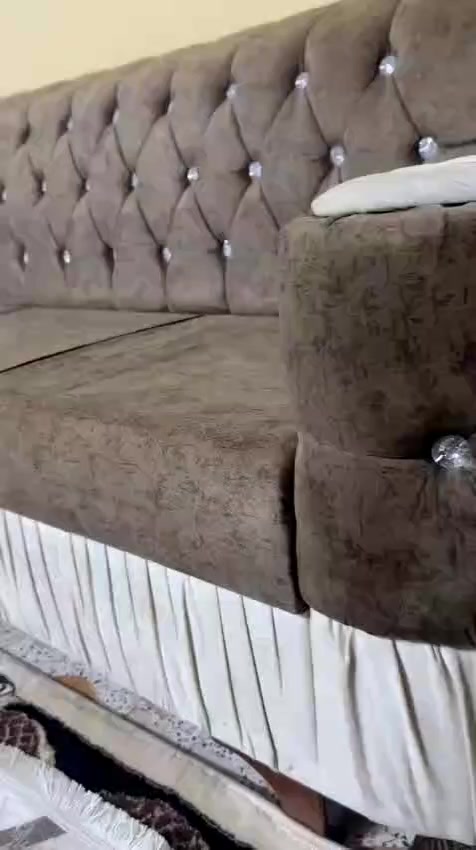 سلام عليكم  ديوان للبيع السعر عل خاص او تصال عل هاذه رقم ***********
