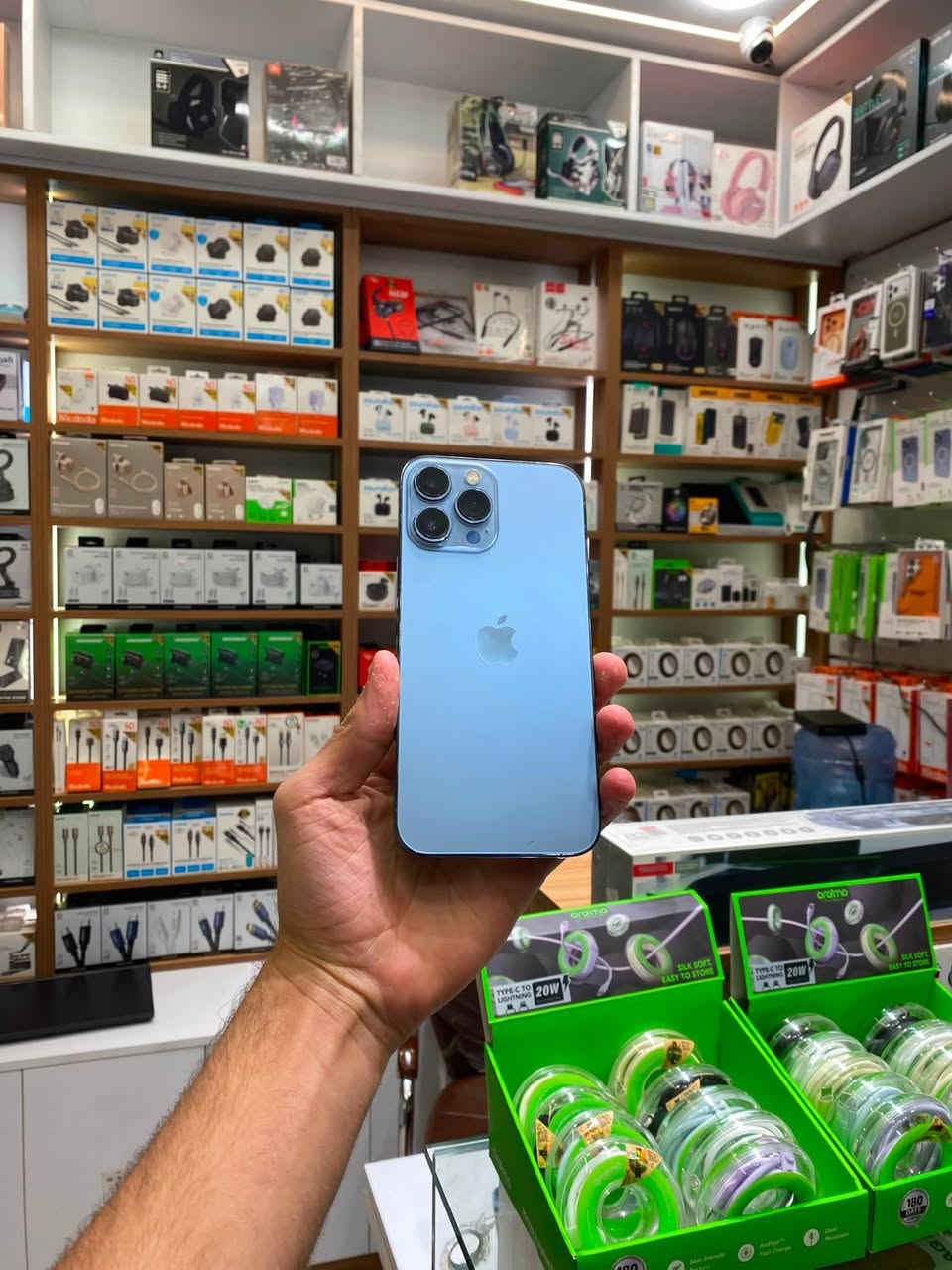 سلام عليكم 
ايفون 13 Pro Max 
مبدل شاشة اصليه وبطارية اصلية 
شاشة 3 خيارات
سعر 550 وبي مجال 
عنوان - شارع كوفة نجف - مجاور مأكولات خوخة 
حاتم شكر للهواتف النقالة 
***********
***********
