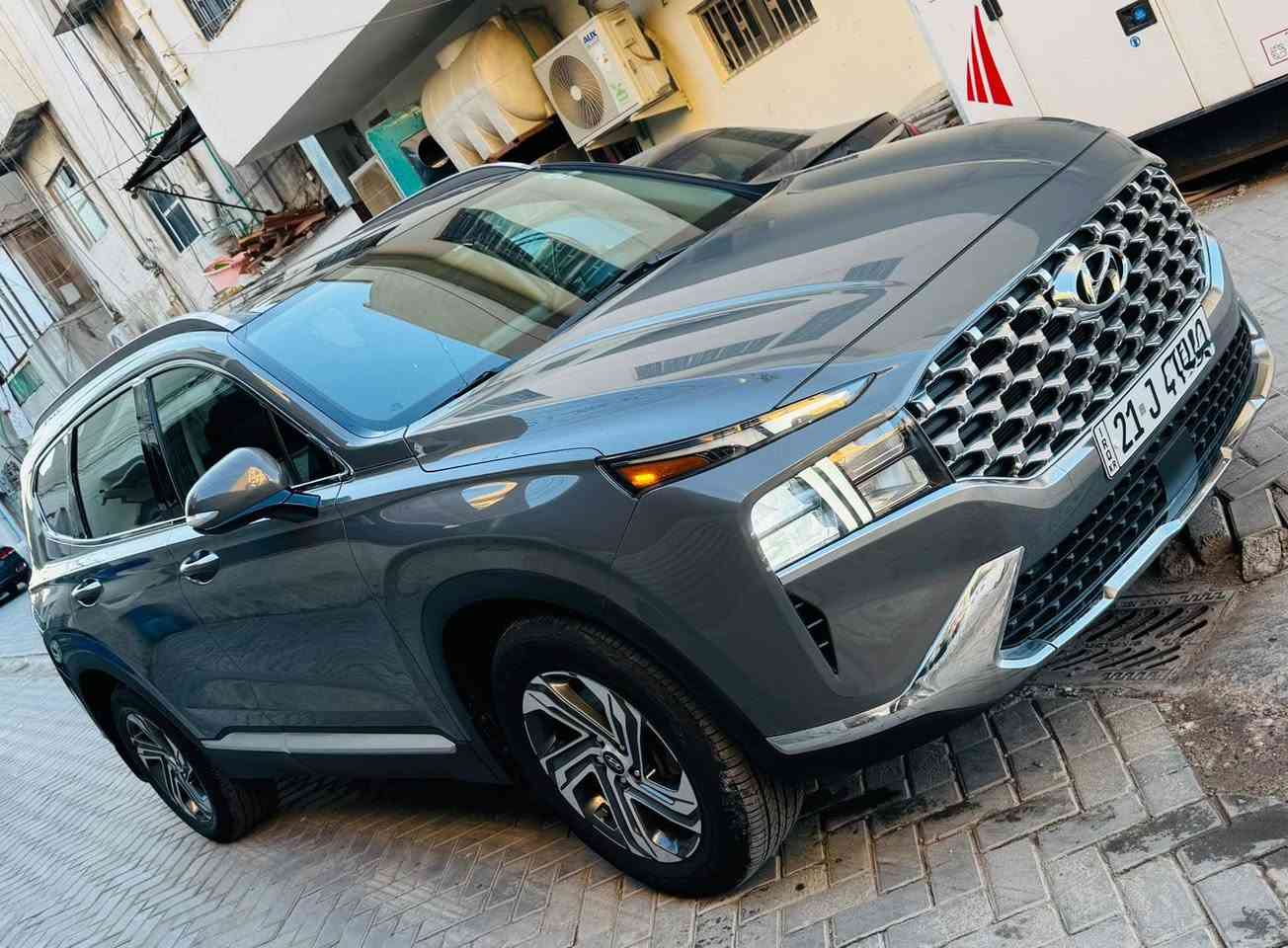 السلام عليكم هيونداي سنتافي 2022 فووول كلين(مكفوله من الصبغ والتبديل والايرباك والشواصي) حادثها بارد بسيط بالجملغ الخلفي وصور الحادث مرفقه محرك 2500cc كير دكم بانوراما وبصمه ذكيه وترحيب بردات بالابواب رادار ونقط عمياء تشغيل عن بعد صندوك كهرباء سستم صوت هارمن ودمام بالصندوك دشبول دجتل وشاشا جبيره اضائه الاماميه والخلفيه لد جام دبل طبقه شاحن موبايل وير ليس السياره جديده ماشي 38 الف مايل رقم سليمانيه تحويل مباشر السعر 235ورقه مكانها بغداد زيونه الاتصال *********** *********** وبالعافيه علياخذها
