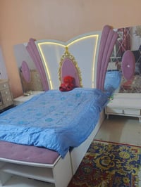 غرفه تركي للبيع ثمان قطع نظافه 90% السعر 400 وبيها مجال 07707755450