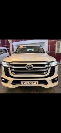 لاندكروز 2024ساز ماشيه 40جديده كفاله عامه سعر 67000$مكان السياره زيونه...