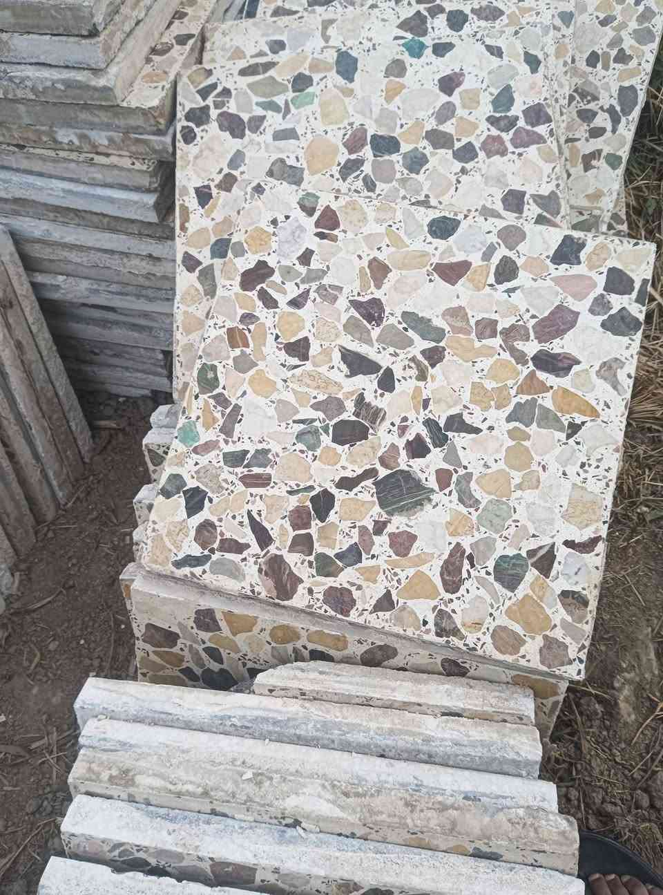 كاشي مستعمل للبيع نضافه 95% العدد 750 مكان بابل للاستفسار ***********
