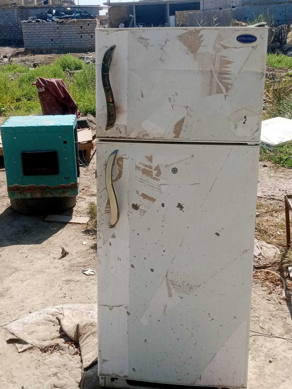 ثلاجه جم كبير شغاله  بس ماتبرد ماعرف شنو الغلل عل فحص  مكاني عفك سعر 50الف ***********
