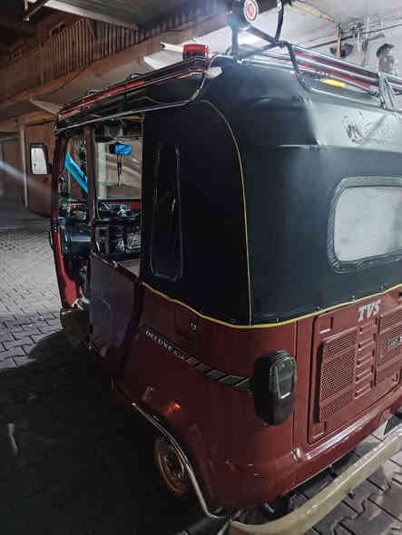 السلام عليكم 
تكتك للبيع موديل 22 شهر 5 مرقمه وكاملة من كلشي
نظيفة من مكينه وكشر شوفة العين 
سعر 7700 
تحويل ثاني يوم 
مكاني بغداد/المحمودية
