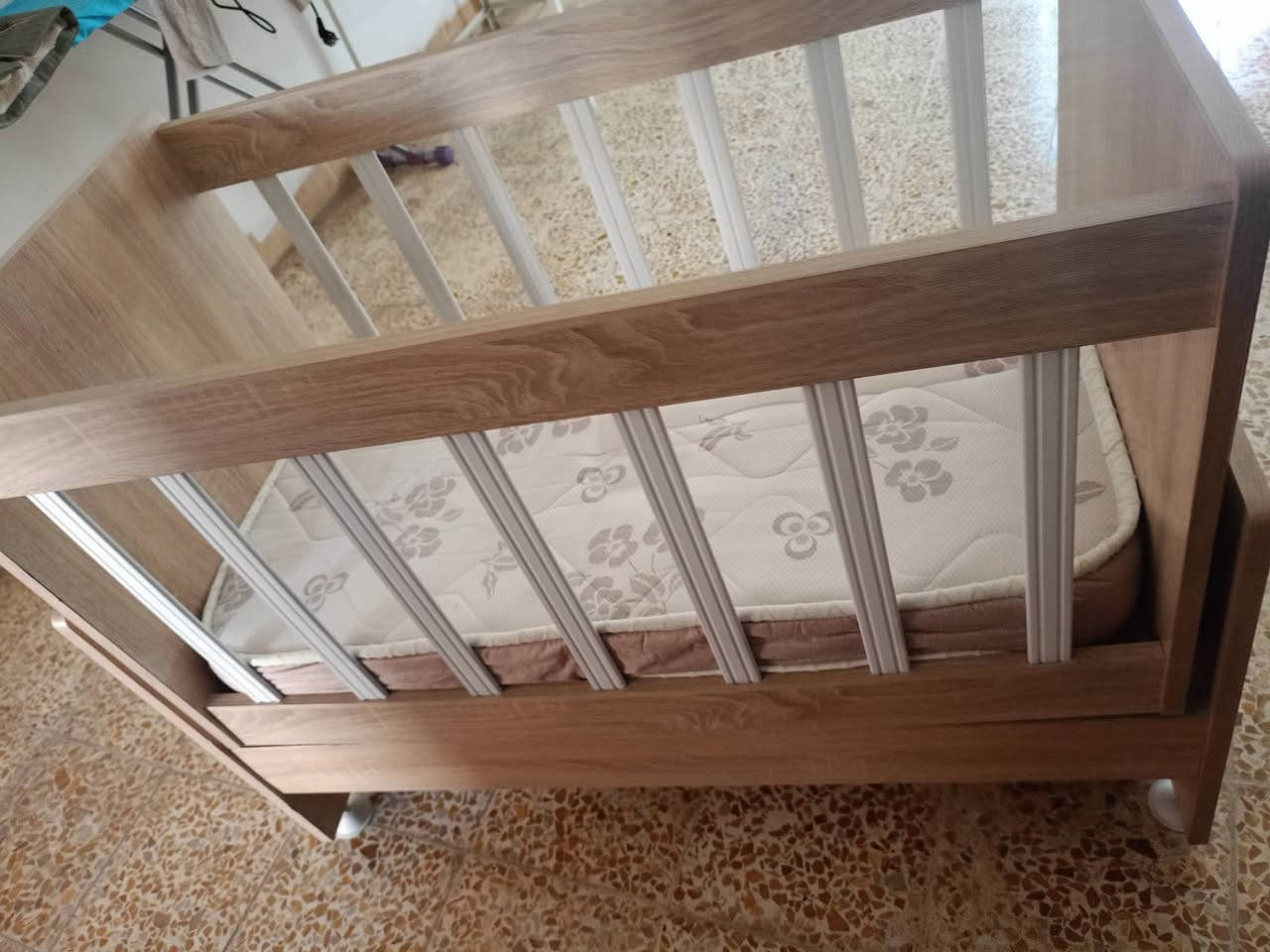 السلام عليكم تخت طفل مستخدم للبيع
***********
