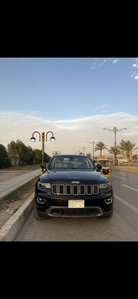 🔥للبيع – جيب كراند شيروكي خليجي (لمتد بلص)كامل مواصفات
مكاني بغداد زيونة 
✨ موديل: 2019 خليجي
✨ فئة: Limited (لمتدد بلص)
بيها بارد فقط موجود سونار 
✨ رقم بغداد
💎 المواصفات الكاملة:
✔️ محرك 6 سلندر 3600
✔️ دبل (دفع رباعي)
✔️ فتحة سقف بانوراما
✔️ جلد فاخر وكالة
✔️ شاشة كبيرة 3 + نظام ملاحة
✔️ كاميرا خلفية + حساسات أمامي وخلفي توقف ذاتي
✔️ تشغيل بصمة (دخول وتشغيل بدون مفتاح)
✔️ ريموت ستارت (تشغيل عن بعد)
✔️ مقاعد كهرباء + تسخين مقاعد
✔️ مثبت سرعة
✔️ تخم تاير جديد
✔️ إنارة LED نهارية
✔️ نظام ثبات إلكتروني
🚗 السيارة استخدام شخصي، نظافة عالية جداً، فحص كامل.
🔥 ما تحتاج صرف نهائياً – عليها ادامه كامله.
💰 السعر 270
📞 للحجز والاستفسار:
‭0771 116 6924‬ ‭
