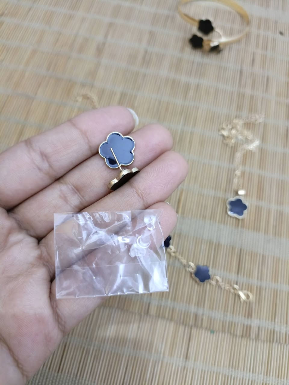 سيت إكسسوارات كلادة+محبس+تراجي+سوار عدد2 
3000 الف


**إذا كنت صاحب هذا الإعلان وتريد حذفه لأي سبب، رجاءا أرسل رسالة إلى الدعم الفني**