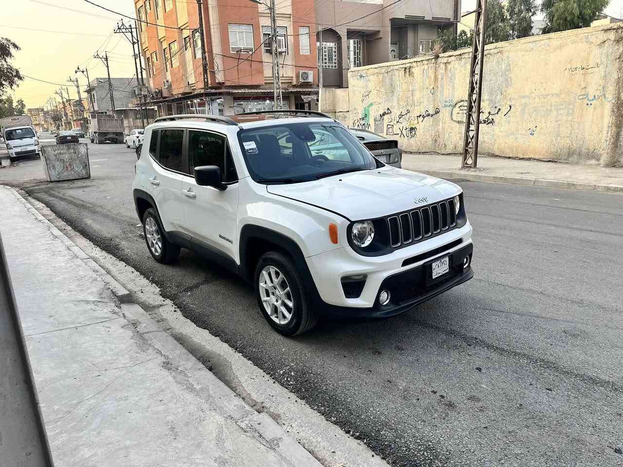 السلام وعليكم جيب رنيكد موديل 23رقم نينوى بسمي ماشيه 7000موصفات السياره لمتت فور ويل بصمه بانوراما رادار امامي شاشه جبيره سايد بريك بصمه وبعد بيها جثير موصفات ضررها نص جاملغ صبغ زايد نص باب وبيها مكانات بارد 
***********
*********** 
السعر 145وبيها مجال
