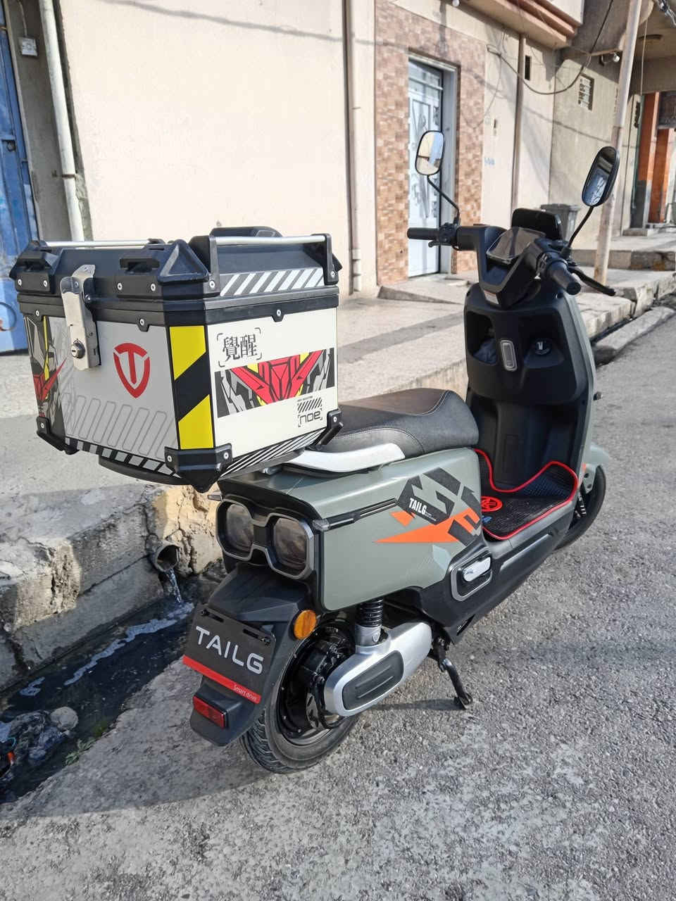 ماطور شحن للبيع ريان تايلج فول مواصفات
مواصفات معروفه الماطور نضيف حيل سرعه 90 حقيقي
6 بطاريات اشاير يمين يسار خلاط دبل بصمه وكرتين
السعر 750 رقم التلفون ***********
