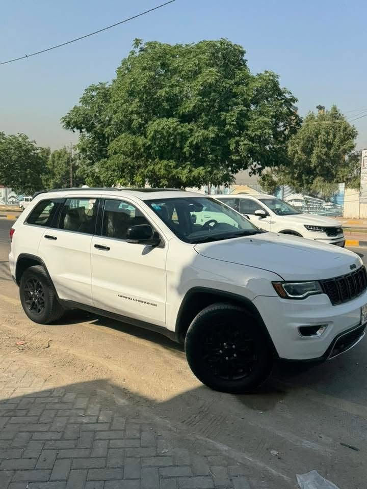 جيب ٢٠١٤ خليجي 
رقم بغداد بأسمي 
محرك ٣٦٠٠ 
كير ✈️طيارة 
فتحة 
كشنات كهرباء جلد 
السيارة عليها ويل مال موديل ٢٠٢٠
شادلها عدسات زينون لايت خير من الله
السعر ١٨٥
مكانها بغداد الإعلام ***********
