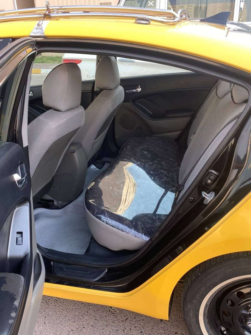 فورتي  موديل 15 للبيع امريكي
سياره خير من الله كير مكينه مكفولات 

 حادثها جاملغ خلفي عكس السايق والصندوك 

مصفر هيه وغرامه
رقم ***********
***********
