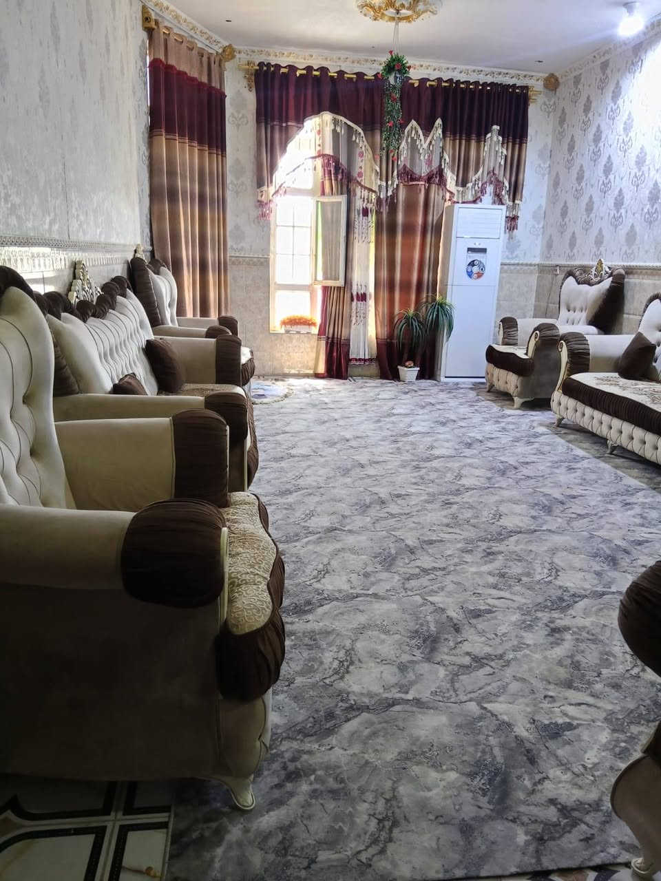 بيت للبيع
كوت فلاحية حي الامام الرضا
المساحة 200
البناء قاط ونص
البيت يطل علئ مربع
التصال علئ رقم
***********
