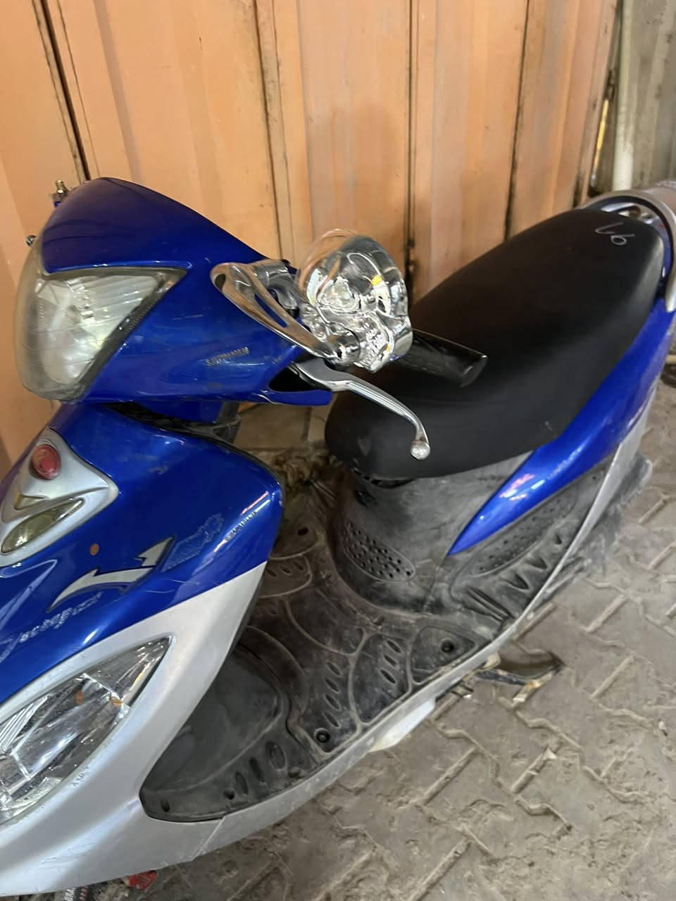 كامكو للبيع مامفتوح مكفوله شرط كهربائيات مكينه فول  عوزها بس غسل
***********
