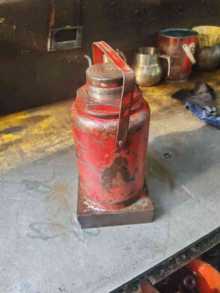 جك يدوي 50 طن صيني  مؤسسة باب اول  اخو الجديد  الجك مجفت تجفيت عام  مع ضمان  شهرين  صيانه  العنوان باب الشيخ خلف كراج النهضة ***********  يوجد خدمت توصيل لجميع المحافظات بغداد
