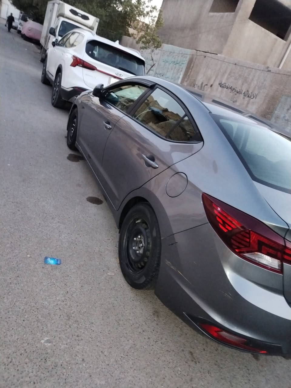 السلام عليكم 
النترا ورد امريكي موديل 19
للبيع ماشيه 106,000 ميل 
الحادث جاملغ وبنيد بدون شواصي 
صفحه اليمنه جايه بيها رش صبغ من امريكا 
السعر( 130) وبيها مجال العنوان بغداد مدينه الصدر 
***********
